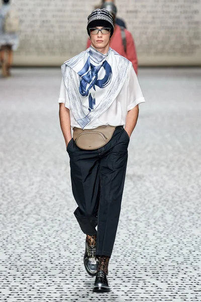 Look 25